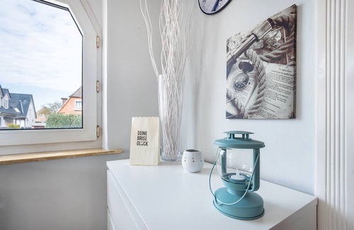 Alt-Travemunde/Ronnau Apartment | Apartment 'Äquator' with Shared Terrace, Shared Garden and Wi-Fi