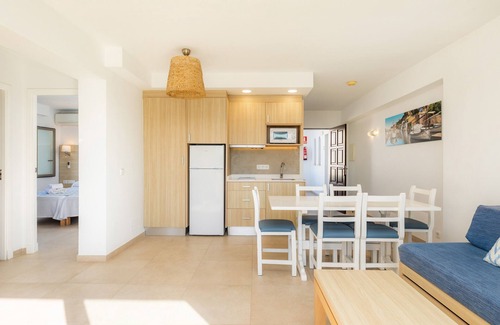 Cala Ferrera Apartment | Apartment 'Aquamarina 6' with Shared Pool, Wi-Fi and Air Conditioning