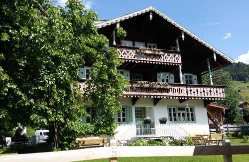 Muhlbach im Pinzgau Apartment | Apartment "Aquamarin" in traditional Austrian wooden chalet
