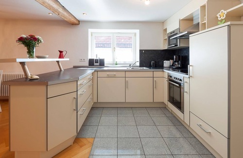 Insel Apartment | Apartment 'Arzthaus' with Balcony and Wi-Fi