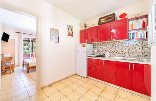 Lakones Apartment | Apartment Arianna 17 with Shared Pool & Wi-Fi