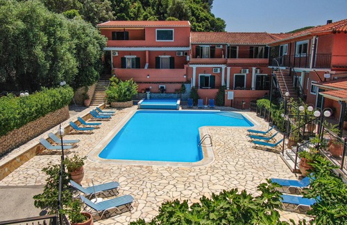 Lakones Apartment | Apartment Arianna 17 with Shared Pool & Wi-Fi