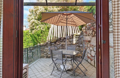 Vergiate Apartment | Apartment 'Arturo' with Mountain View, Wi-Fi and Air Conditioning