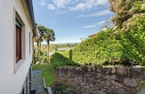 Vergiate Apartment | Apartment 'Arturo' with Mountain View, Wi-Fi and Air Conditioning