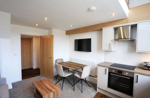 Kirkheaton Apartment | Apartment at Hotl Aparts at Deal House