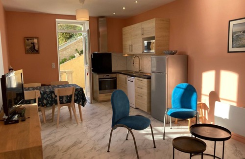 Sauzon Apartment | Apartment at Sauzon port with terrace and TV