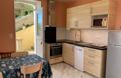 Sauzon Apartment | Apartment at Sauzon port with terrace and TV