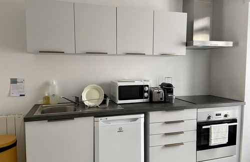 Saint-Guenole Apartment | Apartment at the foot of the rocks