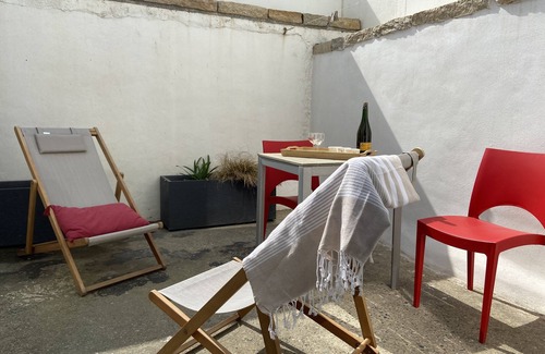 Saint-Guenole Apartment | Apartment at the foot of the rocks