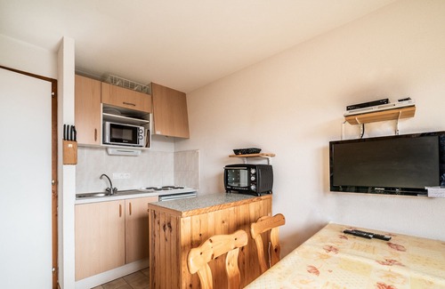 Station de Drouzin le Mont Apartment | Apartment "Au Col du Corbier" with Mountain View & Balcony