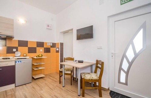 Liznjan Apartment | Apartment B&B by Interhome