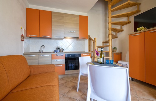Pirotto Li Frati House | Apartment "Baia delle Mimose 50 Meters from the Sea" with Private Garden & A/C