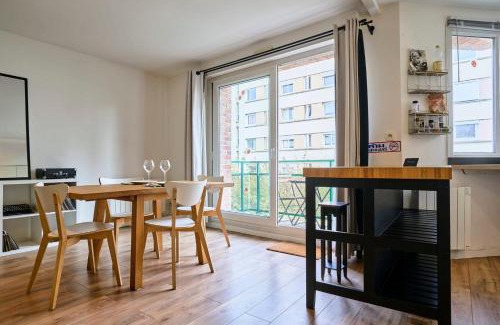 Saint-Maurice Pellevoisin Apartment | Apartment balconyparking space near train station