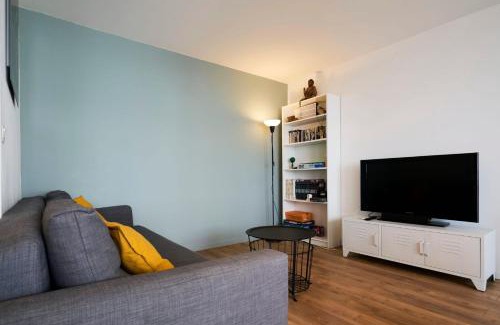 Saint-Maurice Pellevoisin Apartment | Apartment balconyparking space near train station