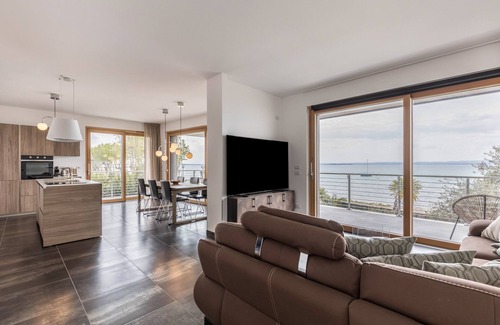 Bardolino Apartment | Apartment "Bardolino Luxury - Attico" with Lake View, Private Pool & Wi-Fi