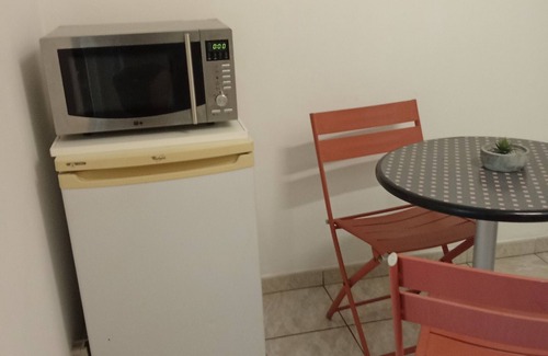 Lamothe-Landerron Apartment | Apartment, bathroom, fitted kitchen, enclosed garden, secure parking