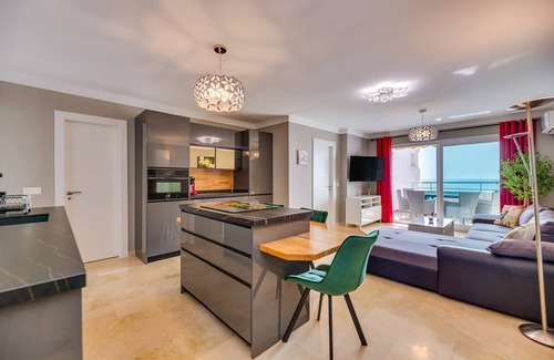 Marbella Apartment | Apartment 'Beach Marbella' with Sea View, Pool and Air Conditioning