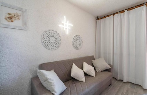 Cugnana Verde Apartment | Apartment 'Bella Vista 1' with Sea View, Wi-Fi and Air Conditioning