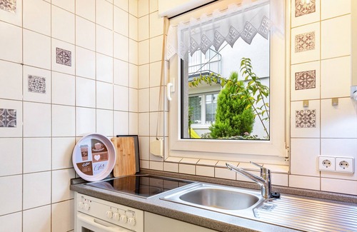 Weilheim Apartment | Apartment 'Bergblick' with Mountain View, Private Terrace and Wi-Fi