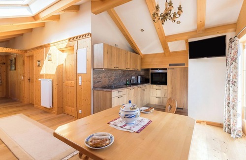 Mittenwald Apartment | Apartment 'Bergkristall' Near the Ski Lift with Mountain View, Wi-Fi & Balcony
