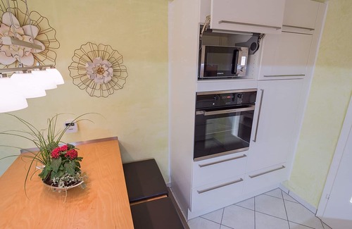 Bad Reichenhall Apartment | Apartment "Bergsonne", 75sqm, 2 bedrooms, balcony with mountain view