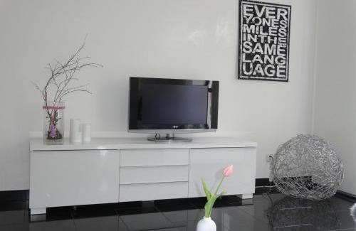 Morgensternsheide Apartment | Apartment Black & White Neuss