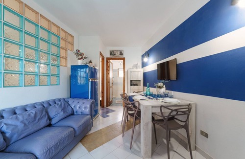 Lido Marini Apartment | Apartment 'Blu Marine' with Balcony, Wi-Fi and Air Conditioning