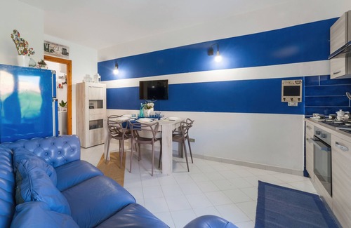 Lido Marini Apartment | Apartment 'Blu Marine' with Balcony, Wi-Fi and Air Conditioning