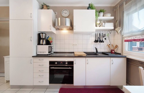 Bad Bellingen Apartment | Apartment 'Bluehome Ferienwohnung' with Private Garden and Wi-Fi