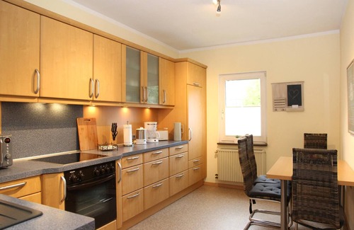 Fleckenberg Apartment | Apartment 'Blum' with Private Terrace, Private Garden and Wi-Fi