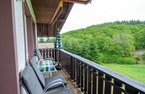 Hofstetten Apartment | Apartment 'Blumenwiese' with Balcony and Wi-Fi