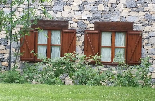 Pla de l'Ermita Apartment | Apartment 'Boi Taull' with Mountain View and Shared Garden