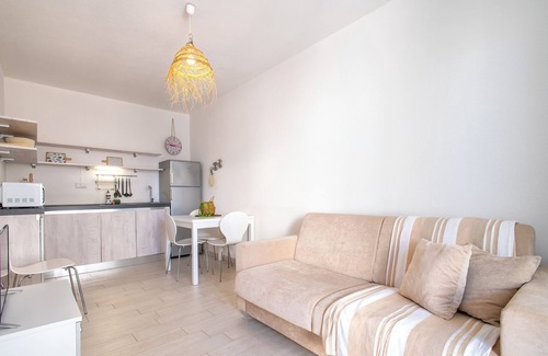 Trinita d'Agultu e Vignola Apartment | Apartment 'Borgo Degli Ulivi' with Private Garden and Air Conditioning