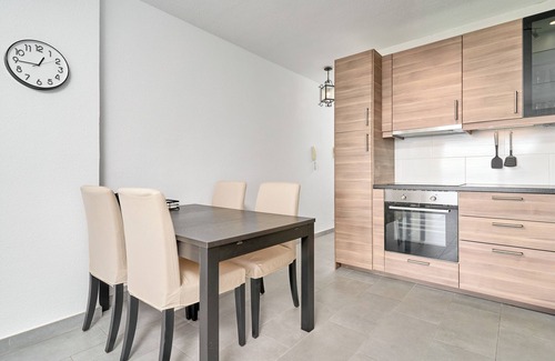 Almunecar Apartment | Apartment 'Brisa Marina' with Sea View, Shared Pool and Wi-Fi