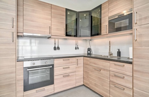 Almunecar Apartment | Apartment 'Brisa Marina' with Sea View, Shared Pool and Wi-Fi