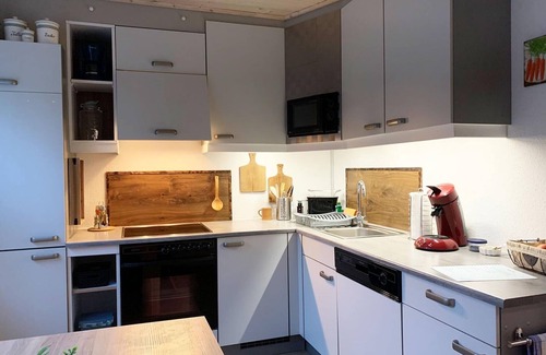 Gemarkung Truchtelfingen Apartment | Apartment "Bullentäle" with Shared Pool, Terrace & Wi-Fi