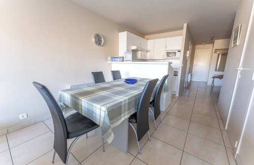 Oostduinkerke-Bad Apartment | Apartment by Belgian Coast with Sun Terrace