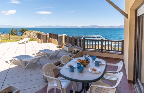L'Escala Apartment | Apartment by Illa Mateua Beach, Costa Brava