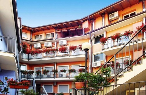 Baveno Apartment | Apartment by Lake Maggiore with Boat Dock