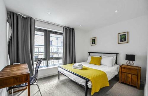 Spitalfields Apartment | Apartment by Spitalfields & Liverpool Street Station