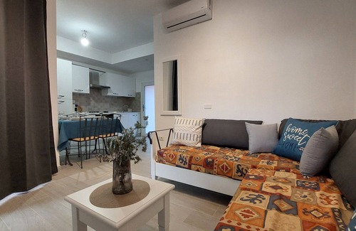 Canneddi Apartment | Apartment 'Calarossa Beach House' with Sea View, Wi-Fi and Air Conditioning