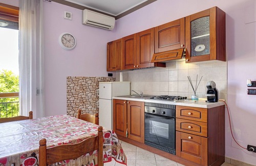 Roddi Apartment | Apartment 'Carbone' with Private Terrace, Wi-Fi and Air Conditioning