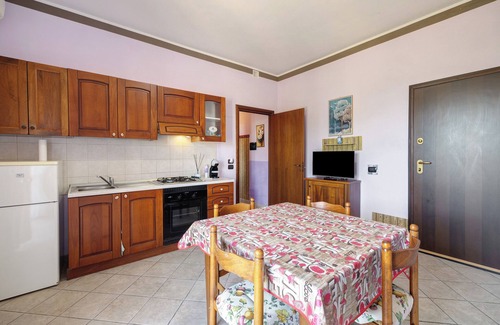 Roddi Apartment | Apartment 'Carbone' with Private Terrace, Wi-Fi and Air Conditioning
