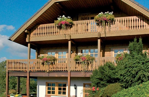 Fleckenberg Apartment | Apartment 'Carina' with Shared Terrace, Shared Garden and Wi-Fi