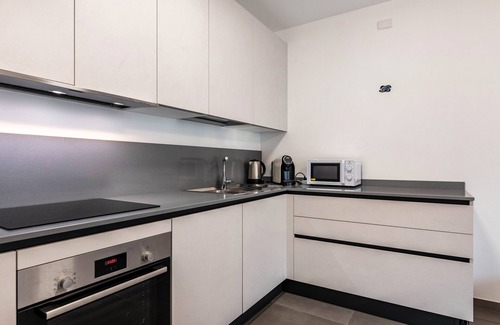 Vela Apartment | Apartment 'Casa Canova- Free Parking' with Mountain View, Private Terrace and Wi-Fi