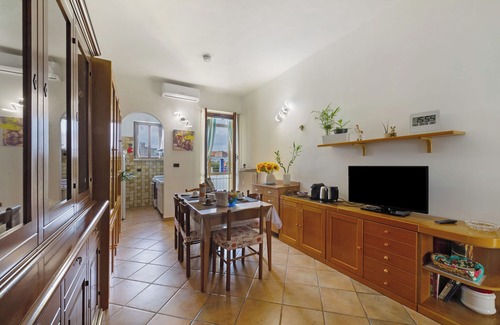 Aurora Apartment | Apartment 'Casa Chiara' with Balcony, Wi-Fi and Air Conditioning