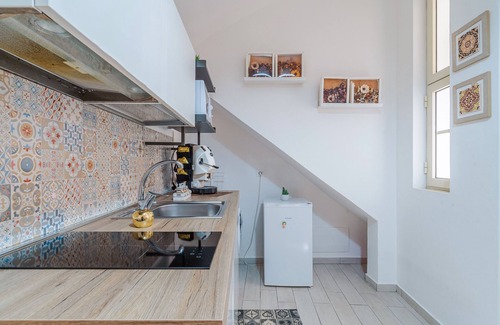 Santa Lucia Apartment | Apartment 'Casa Chimera - I Sogni Di Ludo' with Shared Terrace, Wi-Fi and Air Conditioning