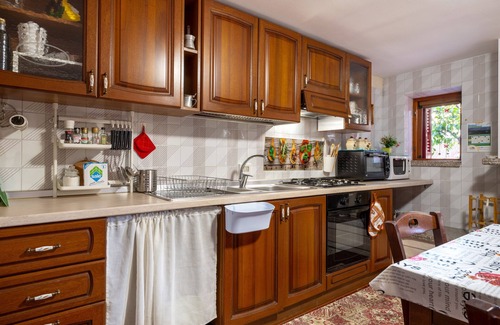 Pezze di Greco Apartment | Apartment 'Casa Da Anna' with Private Terrace, Wi-Fi and Air Conditioning