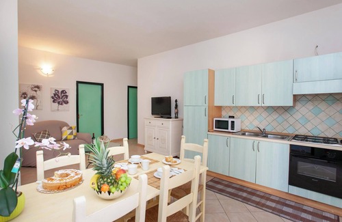 Cala Liberotto Apartment | Apartment Casa delle Mimose near the beach with A/C, Wi-Fi, Garden, Terrace & BBQ