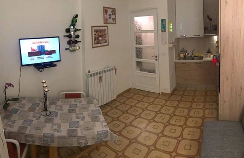 Vittoria Apartment | Apartment 'Casa Di Ary' with Balcony and Wi-Fi